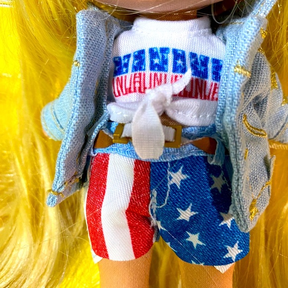 NA NA NA SURPRISE PATRIOTIC ERIKA FEATHERTON FASHION GLAM DOLL SRIES (2) 7.5” - Picture 9 of 14